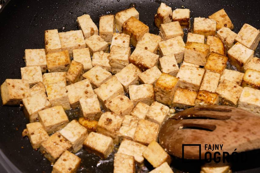 Smażenie tofu na patelni, a także marynata do tofu oraz przepis i składniki na marynatę do tofu