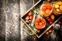 Przetwory z pomidorów koktajlowych – zobacz najlepsze przepisy na przetwory na zimę