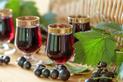 Wino z czarnej porzeczki – sprawdzone przepisy na wino porzeczkowe domowej roboty