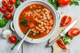 Zupa pomidorowa ze świeżych pomidorów - 3 proste przepisy