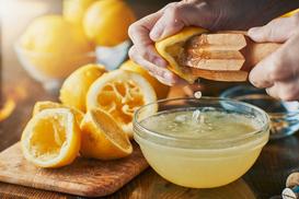 Sok z cytryny - właściwości oczyszczające, działanie, porady