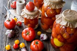 Jak przygotować pomidory na zimę? Oto 5 prostych i smacznych przepisów