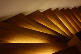 Oświetlenie schodów – czujniki ruchu jako gwarancja automatyzmu