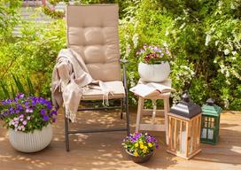 3 pomysły na zmianę wyglądu krzeseł ogrodowych