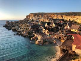 Wakacje na Malcie – czym zachwyci się ta słoneczna wyspa? Wybierz Dreamtours.pl i odkryj najpiękniejsze zakątki Europy